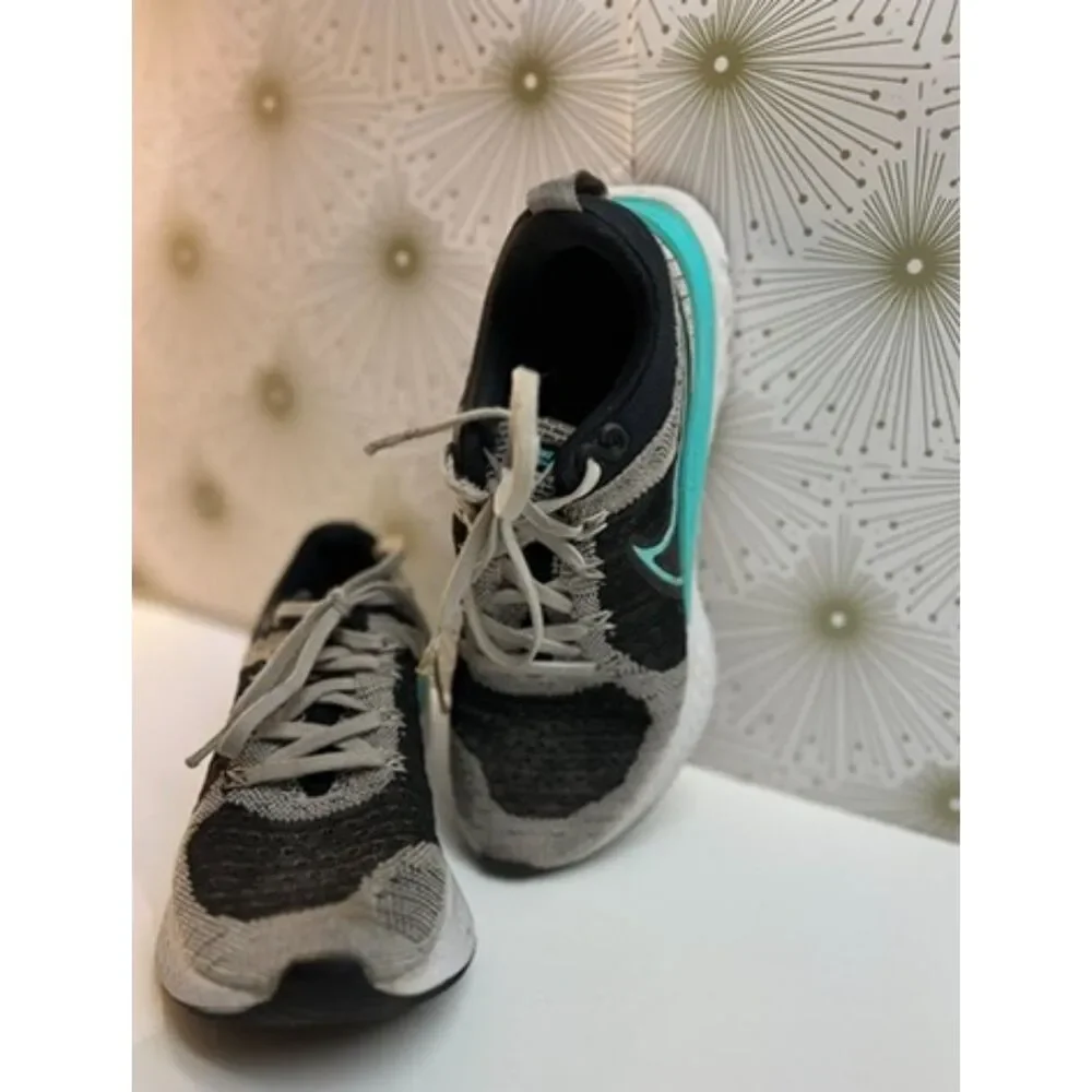 Nike React Infinity Flyknit running shoes for women. Size 7.